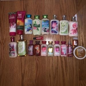 BATH AND BODY WORKS HUGE LOTION SET